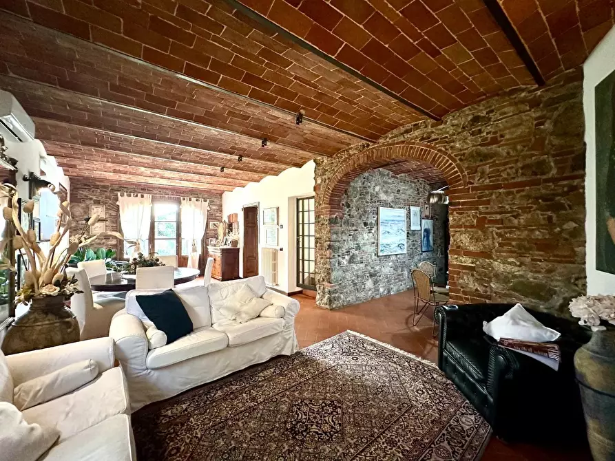 Immagine 42 di Rustico / casale in vendita  a Lucca