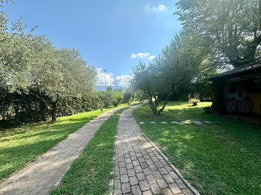 Immagine 57 di Rustico / casale in vendita  a Lucca