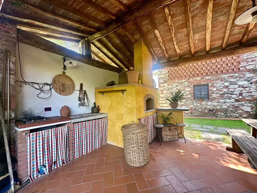 Immagine 61 di Rustico / casale in vendita  a Lucca