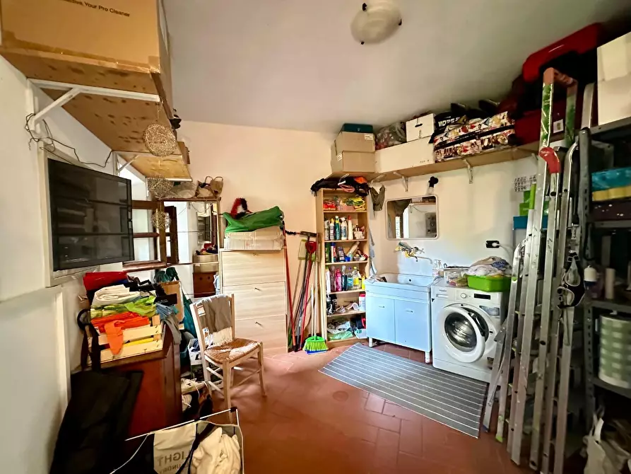 Immagine 46 di Rustico / casale in vendita  a Lucca