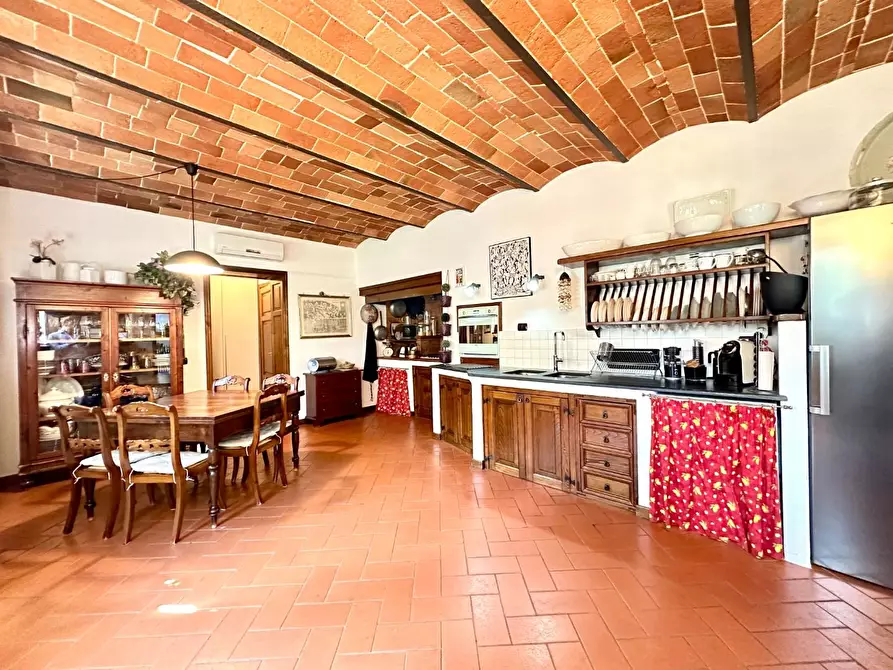 Immagine 12 di Rustico / casale in vendita  a Lucca