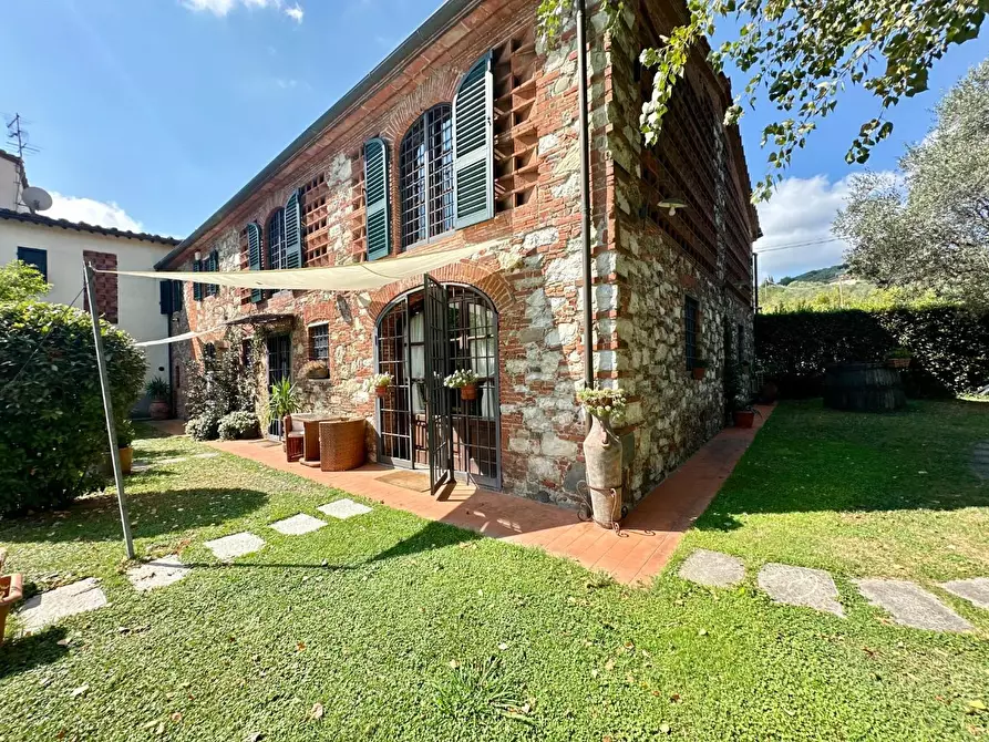 Immagine 37 di Rustico / casale in vendita  a Lucca