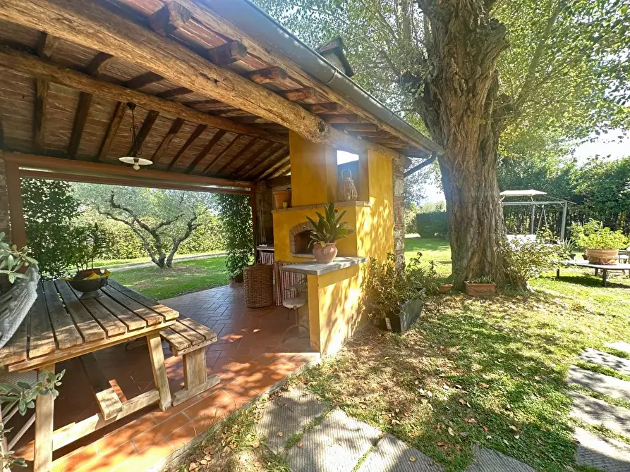 Immagine 60 di Rustico / casale in vendita  a Lucca