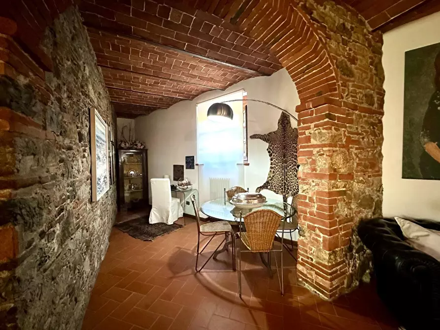 Immagine 10 di Rustico / casale in vendita  a Lucca
