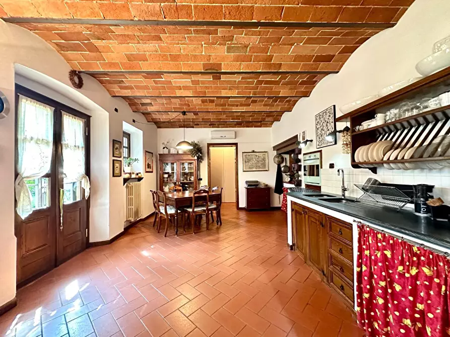 Immagine 11 di Rustico / casale in vendita  a Lucca