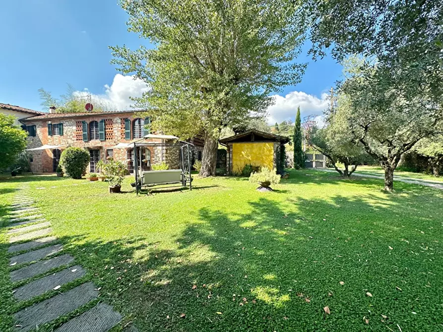 Immagine 36 di Rustico / casale in vendita  a Lucca