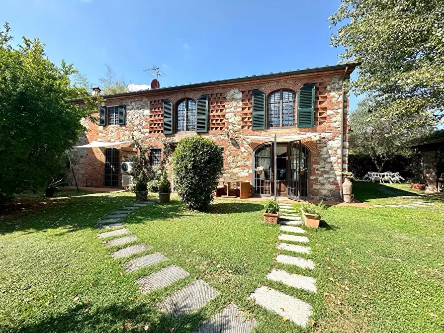 Immagine 38 di Rustico / casale in vendita  a Lucca