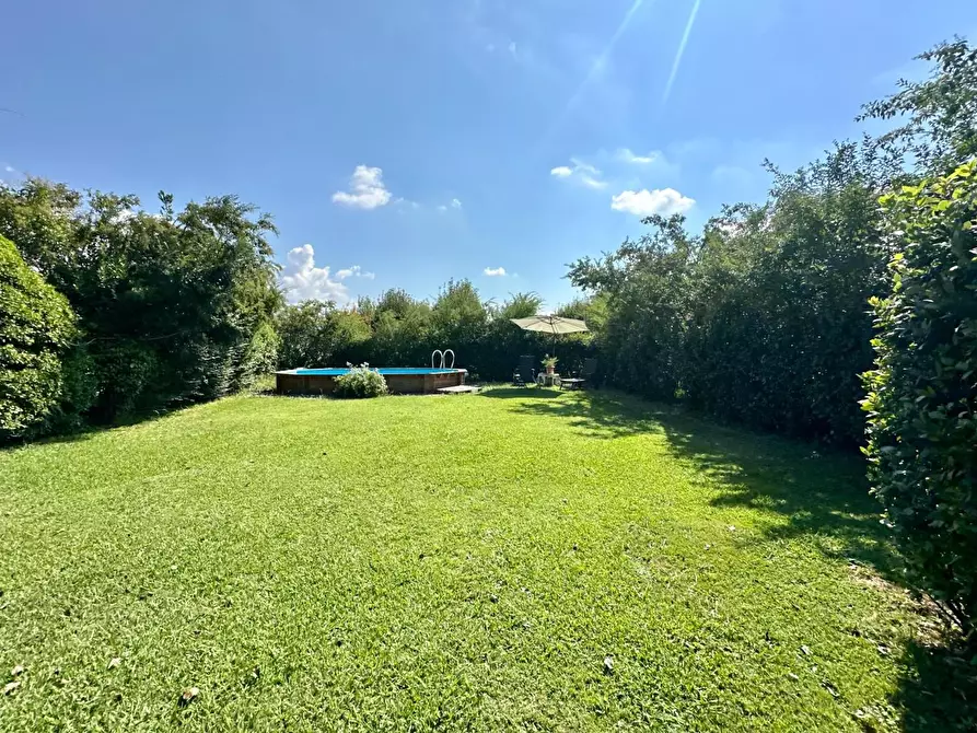 Immagine 3 di Rustico / casale in vendita  a Lucca