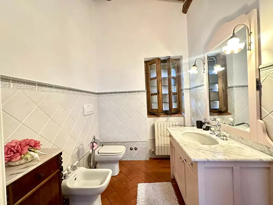 Immagine 29 di Rustico / casale in vendita  a Lucca