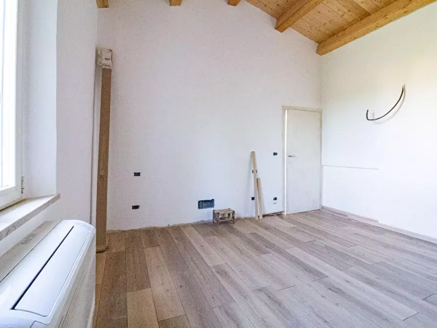 Immagine 22 di Villetta a schiera in vendita  a San Giuliano Terme