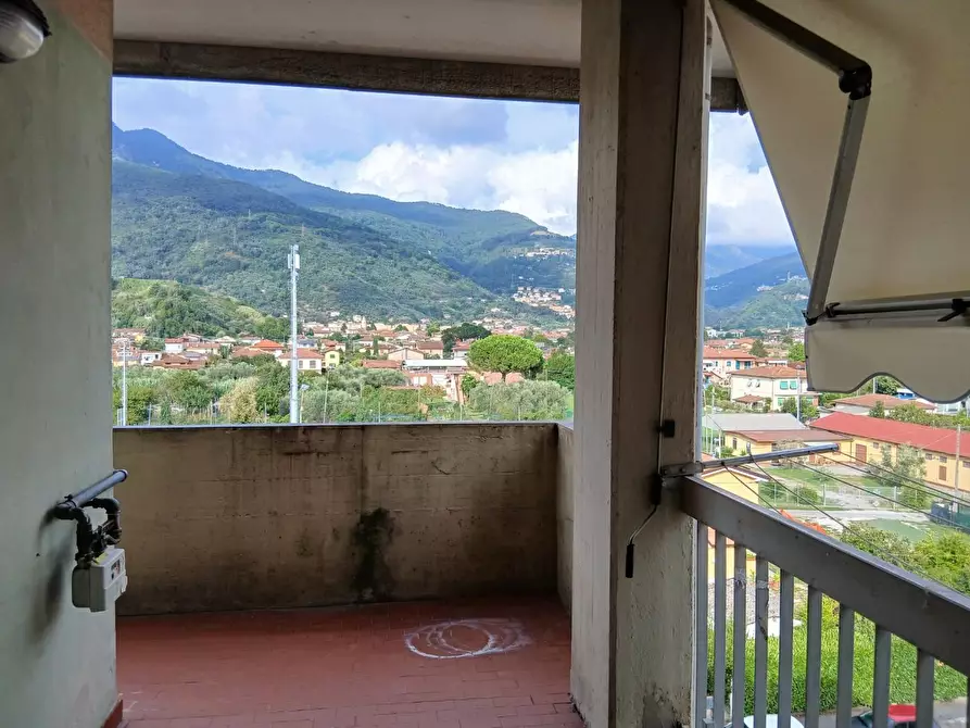 Immagine 11 di Appartamento in vendita  a Massa