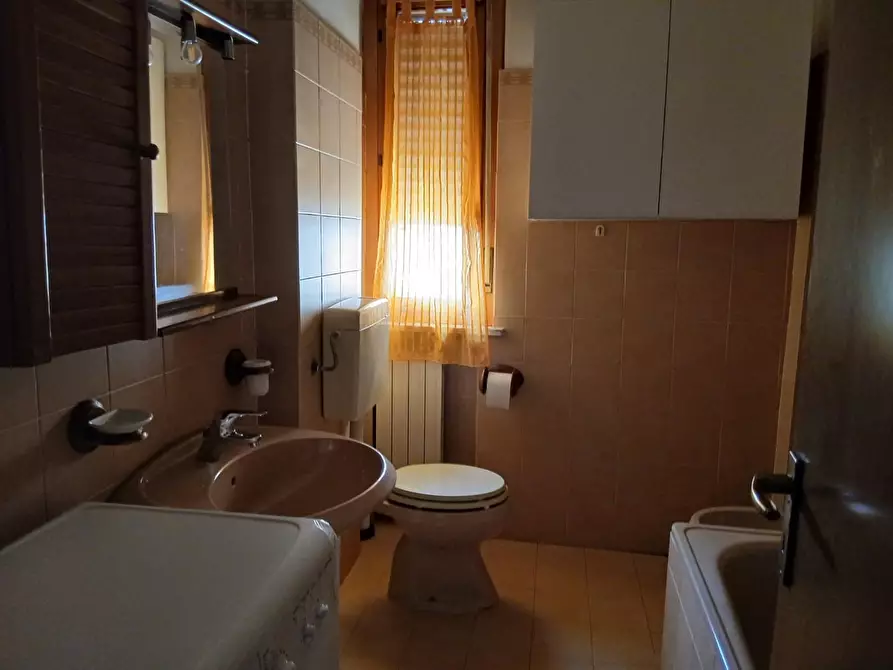 Immagine 9 di Appartamento in vendita  a Massa