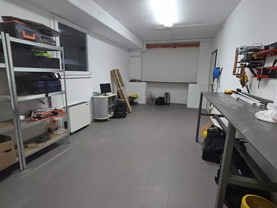 Immagine 24 di Locale commerciale in vendita  a Porcari