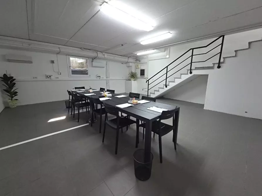 Immagine 16 di Locale commerciale in vendita  a Porcari