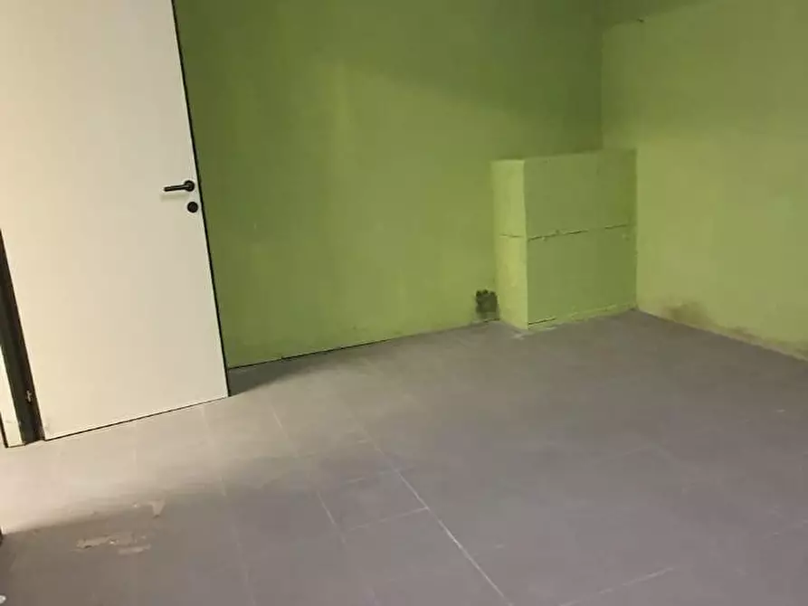 Immagine 15 di Locale commerciale in vendita  a Porcari