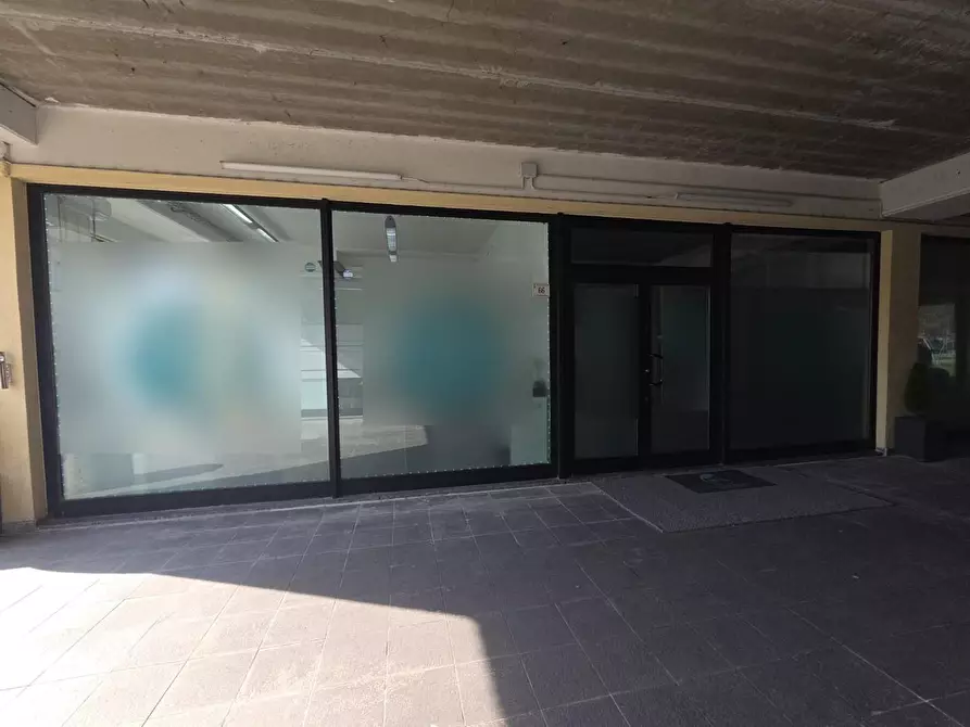 Immagine 8 di Locale commerciale in vendita  a Porcari