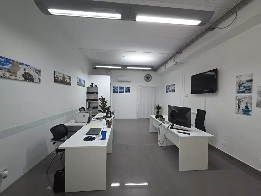 Immagine 1 di Locale commerciale in vendita  a Porcari