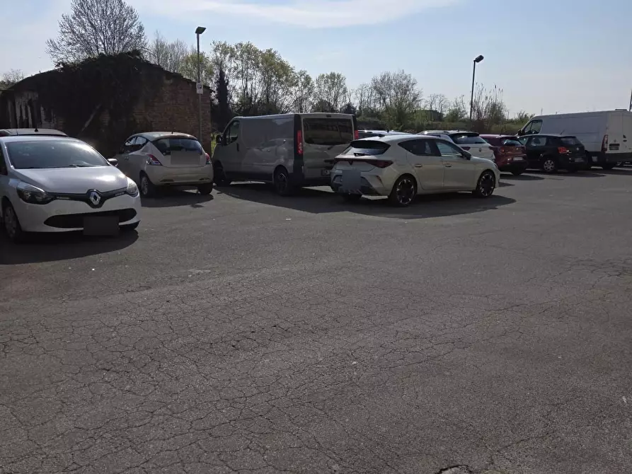 Immagine 29 di Locale commerciale in vendita  a Porcari