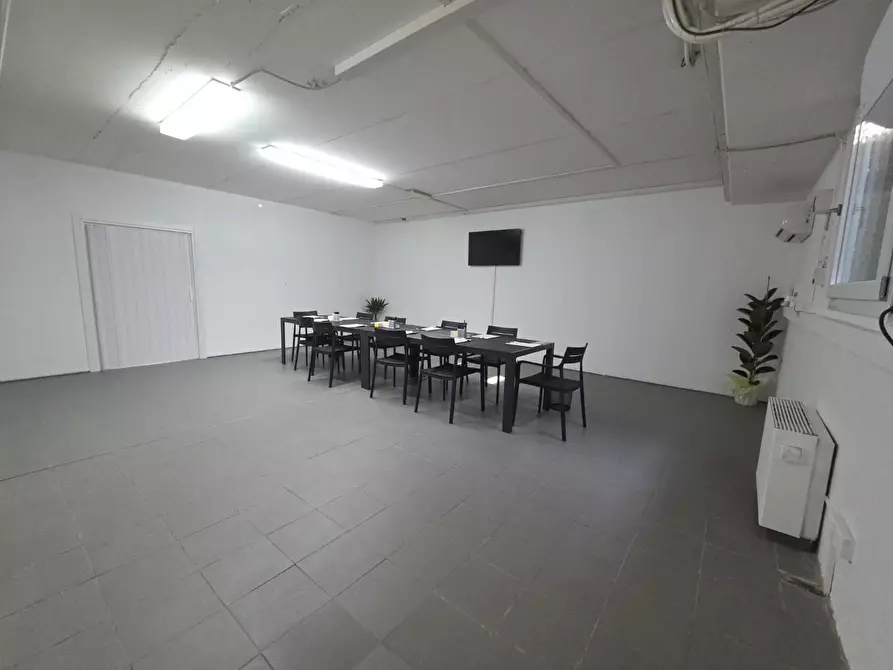 Immagine 13 di Locale commerciale in vendita  a Porcari