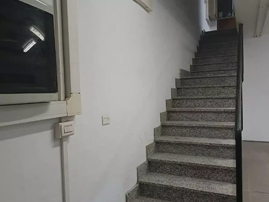 Immagine 11 di Locale commerciale in vendita  a Porcari