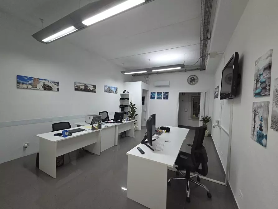 Immagine 6 di Locale commerciale in vendita  a Porcari