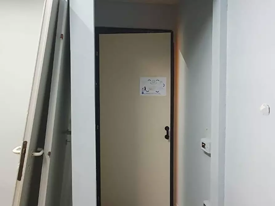 Immagine 5 di Locale commerciale in vendita  a Porcari