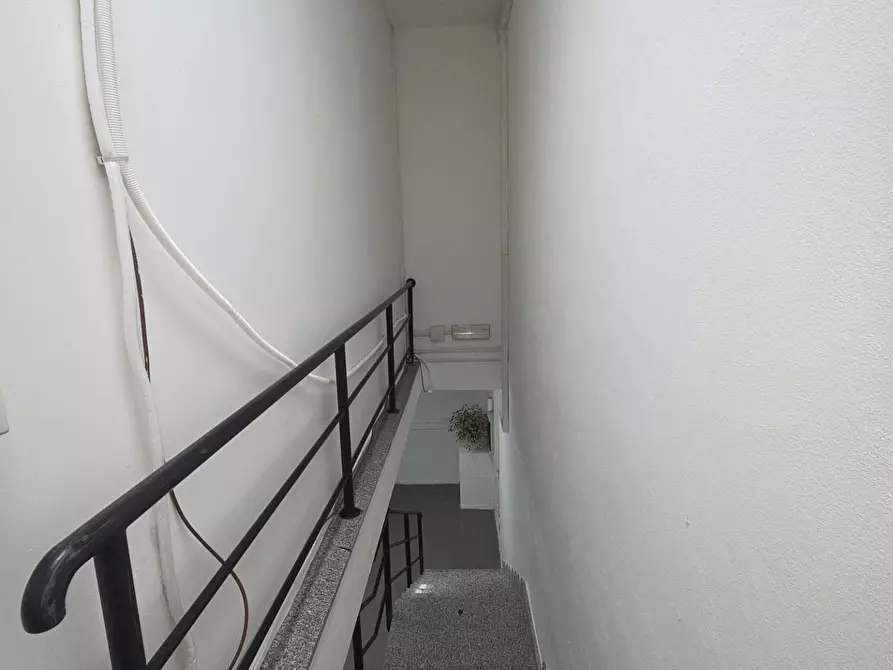 Immagine 20 di Locale commerciale in vendita  a Porcari