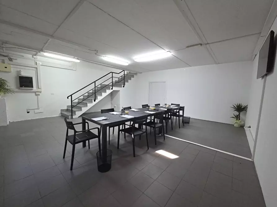 Immagine 15 di Locale commerciale in vendita  a Porcari