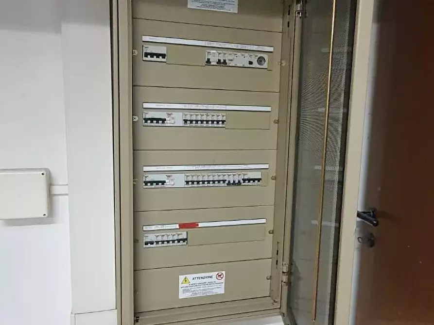 Immagine 6 di Locale commerciale in vendita  a Porcari