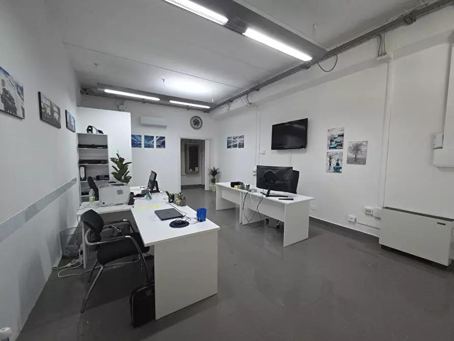 Immagine 5 di Locale commerciale in vendita  a Porcari