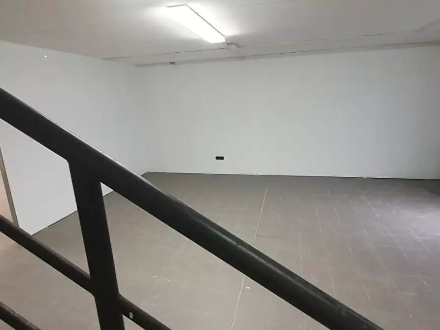 Immagine 7 di Locale commerciale in vendita  a Porcari