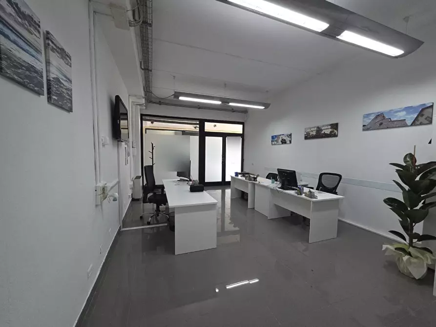 Immagine 4 di Locale commerciale in vendita  a Porcari