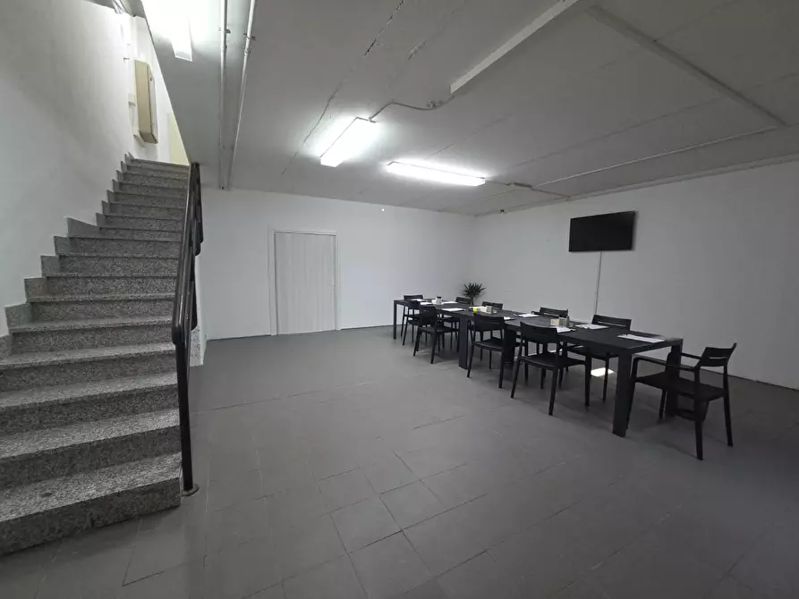 Immagine 14 di Locale commerciale in vendita  a Porcari