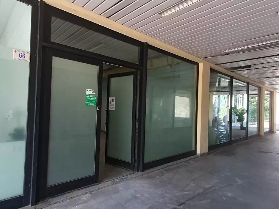 Immagine 2 di Locale commerciale in vendita  a Porcari