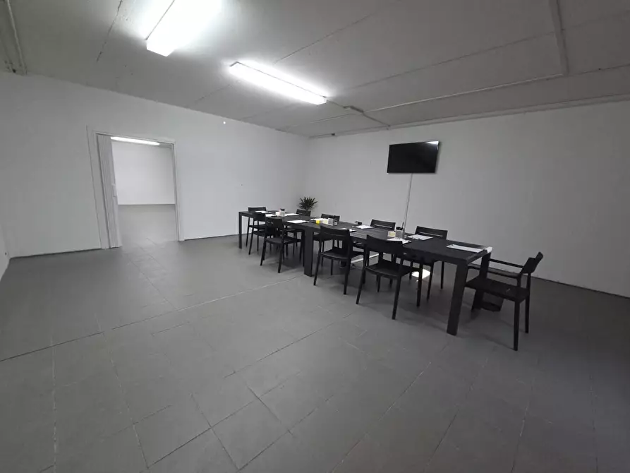 Immagine 25 di Locale commerciale in vendita  a Porcari