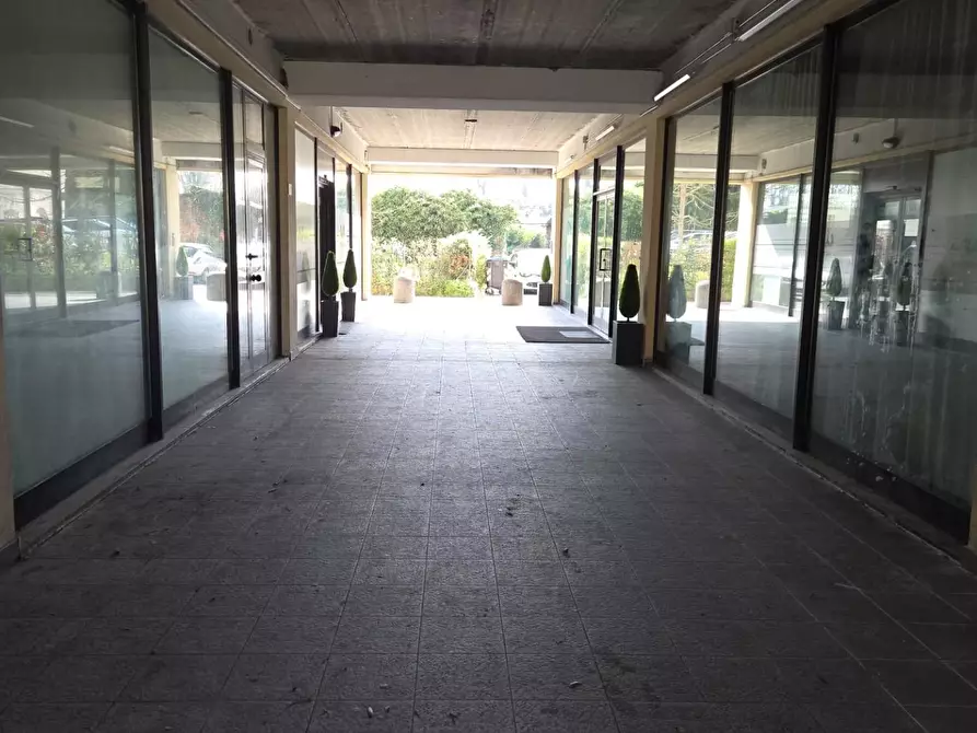 Immagine 27 di Locale commerciale in vendita  a Porcari