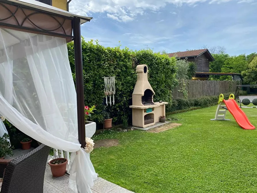 Immagine 16 di Casa semindipendente in vendita  a Massa