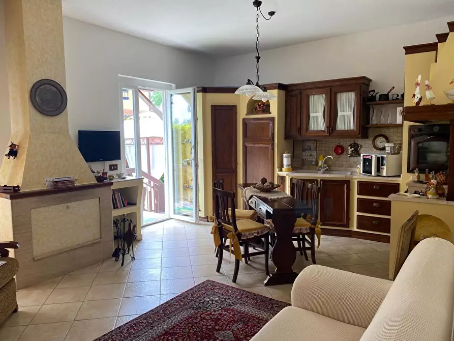 Immagine 15 di Casa semindipendente in vendita  a Massa