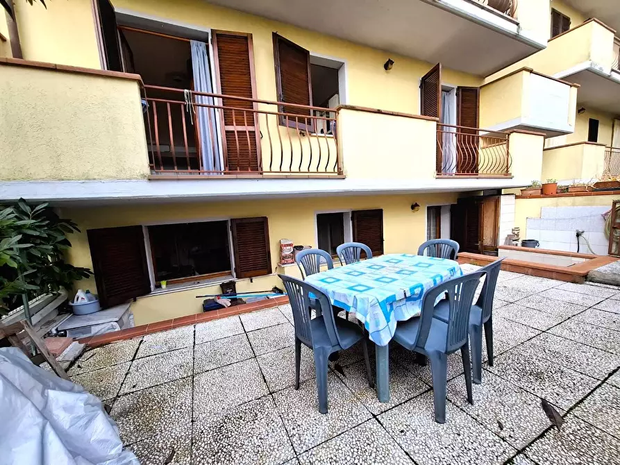 Immagine 2 di Appartamento in vendita  a Carrara