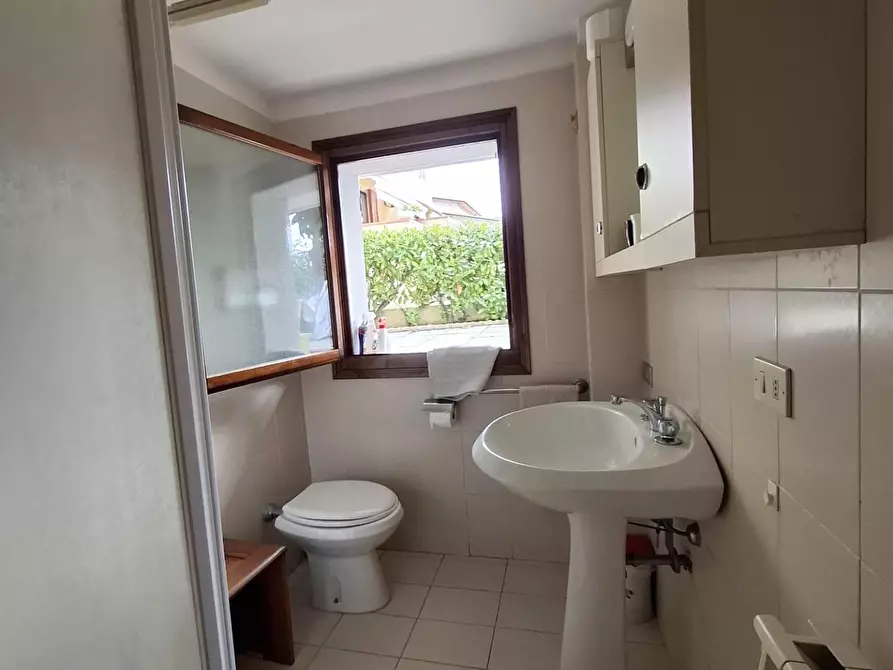 Immagine 17 di Appartamento in vendita  a Carrara