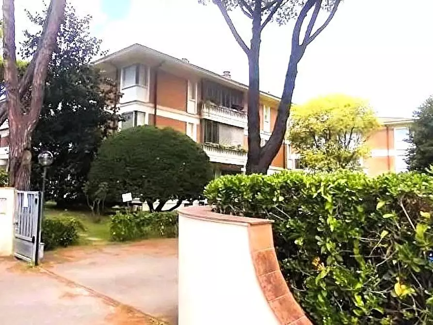 Immagine 21 di Appartamento in vendita  a Massa