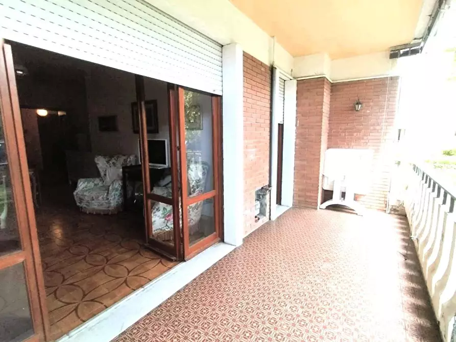 Immagine 2 di Appartamento in vendita  a Massa