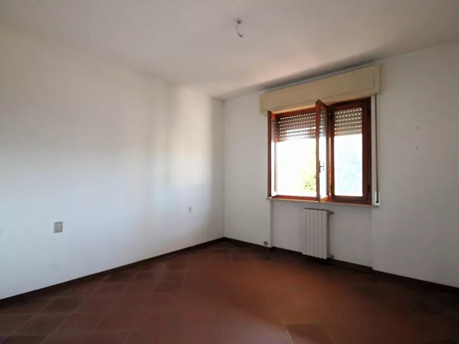 Immagine 10 di Appartamento in vendita  a Lucca