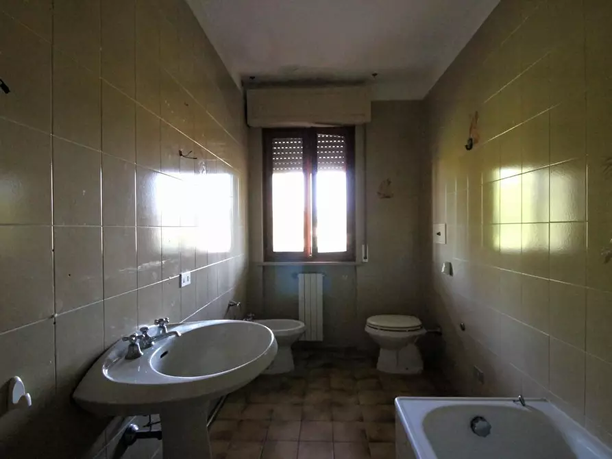 Immagine 16 di Appartamento in vendita  a Lucca