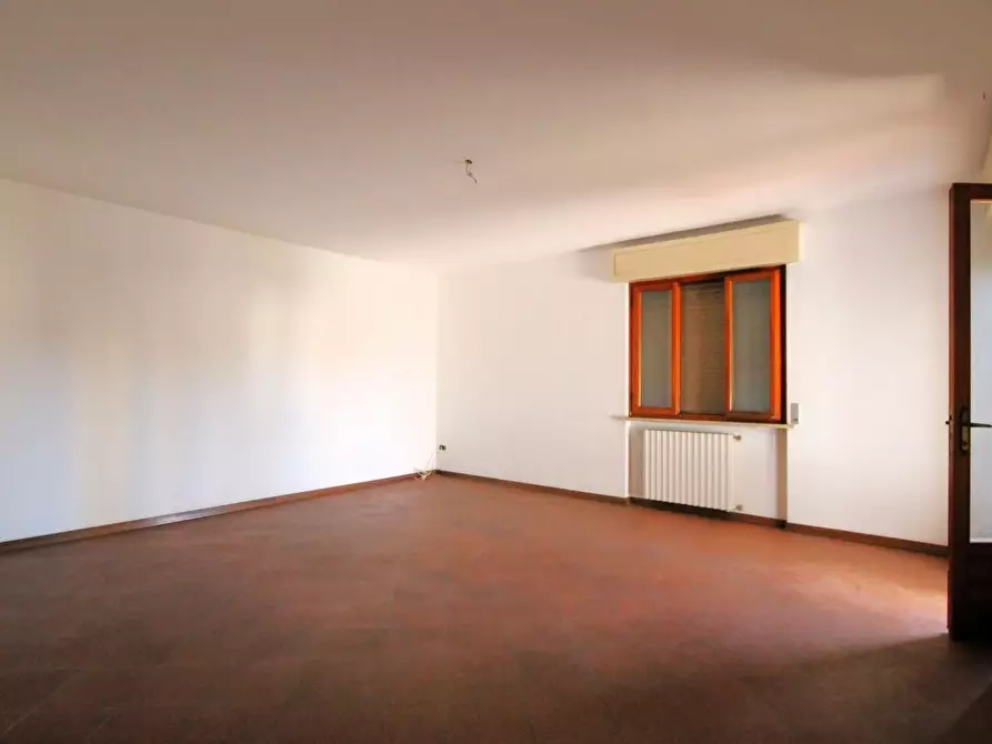 Immagine 4 di Appartamento in vendita  a Lucca