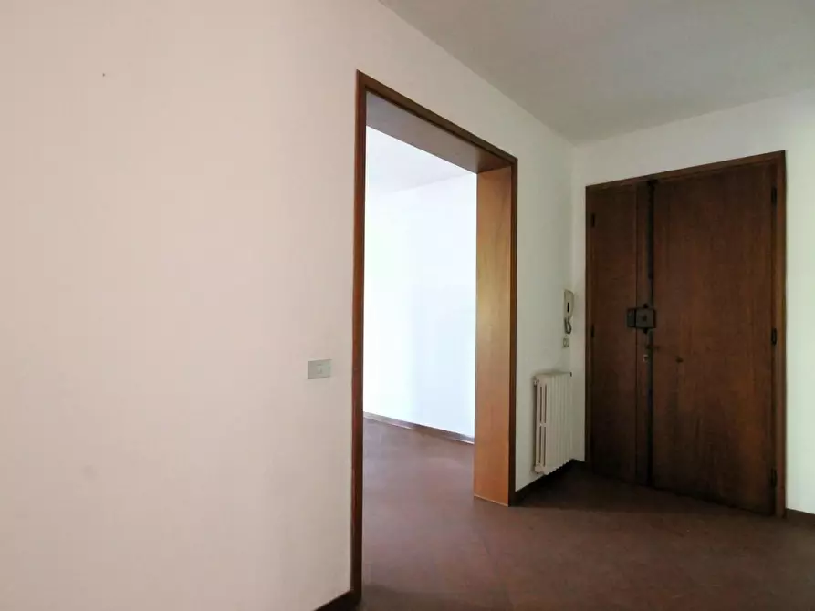 Immagine 5 di Appartamento in vendita  a Lucca