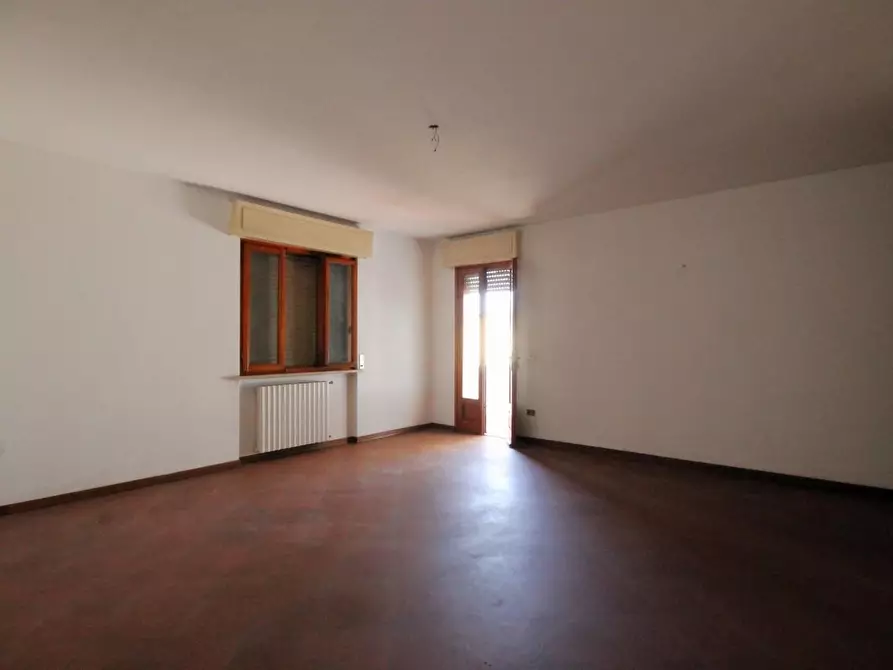 Immagine 2 di Appartamento in vendita  a Lucca