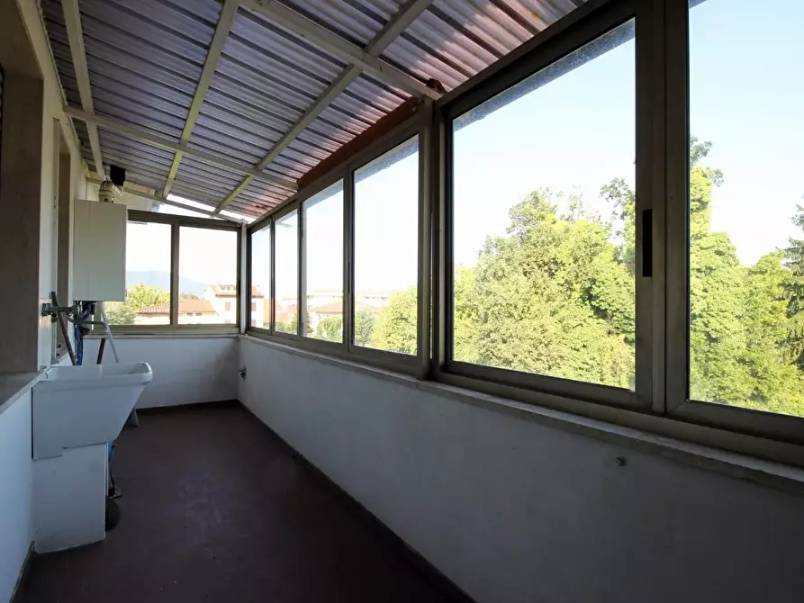 Immagine 9 di Appartamento in vendita  a Lucca