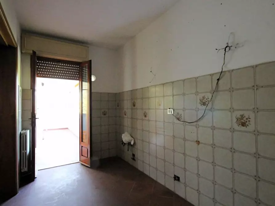 Immagine 8 di Appartamento in vendita  a Lucca