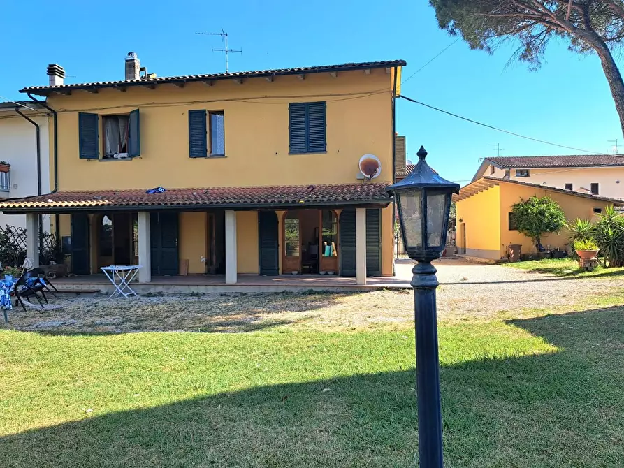 Immagine 1 di Casa bifamiliare in vendita  a Fucecchio